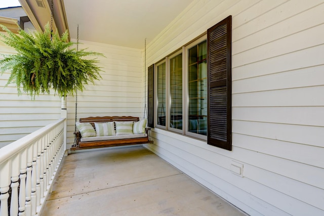 balcony featuring covered porch