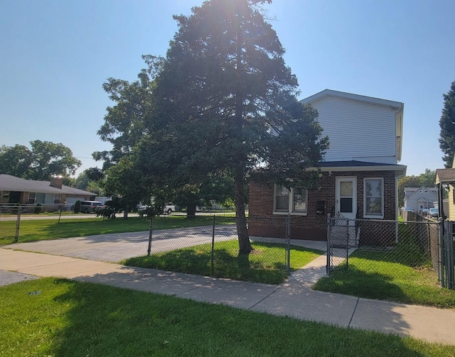 view of front of home with a front lawn