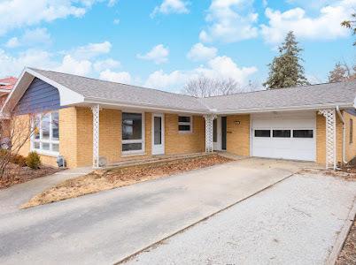 ranch-style home featuring a garage