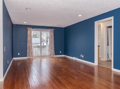 unfurnished room with hardwood / wood-style floors and a textured ceiling