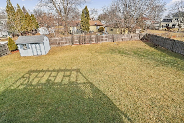 view of yard with a storage unit