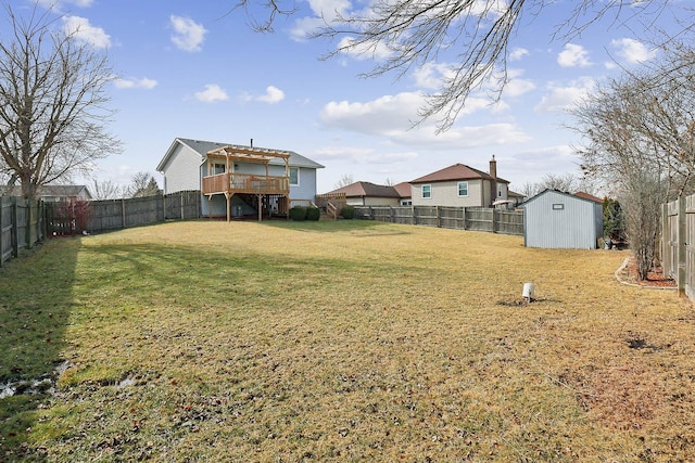 view of yard featuring a storage unit