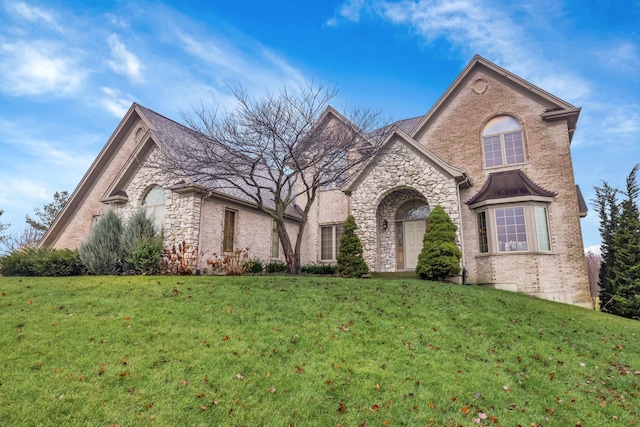 view of front of property with a front lawn