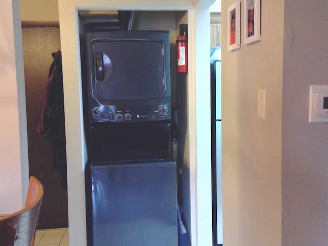 full bathroom with shower / bath combo, vanity, and toilet