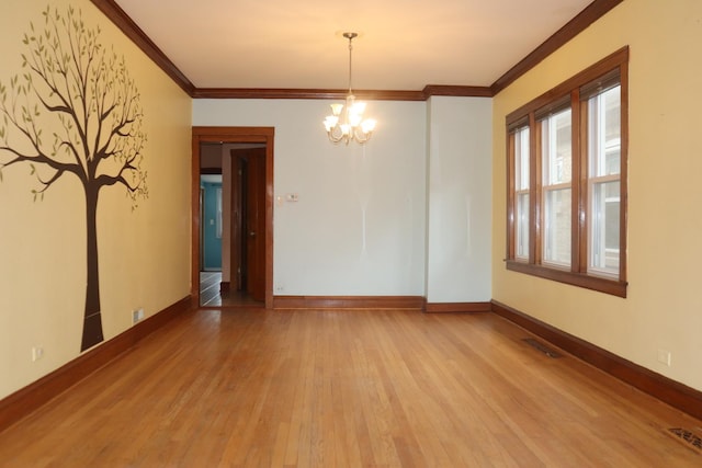 empty room with crown molding, visible vents, light wood-type flooring, and an inviting chandelier