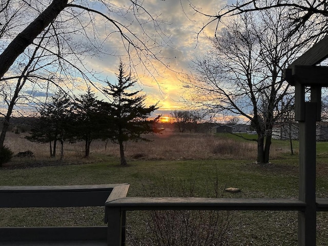 view of yard at dusk