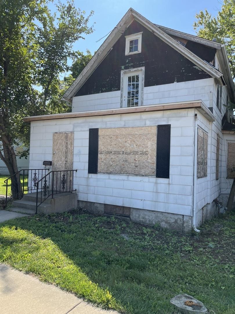 view of side of home featuring a yard