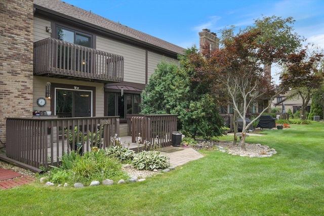 view of yard with a balcony