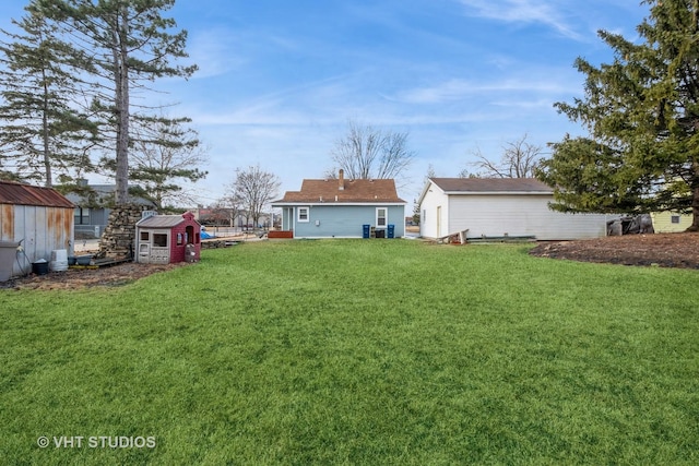 view of yard with a storage shed