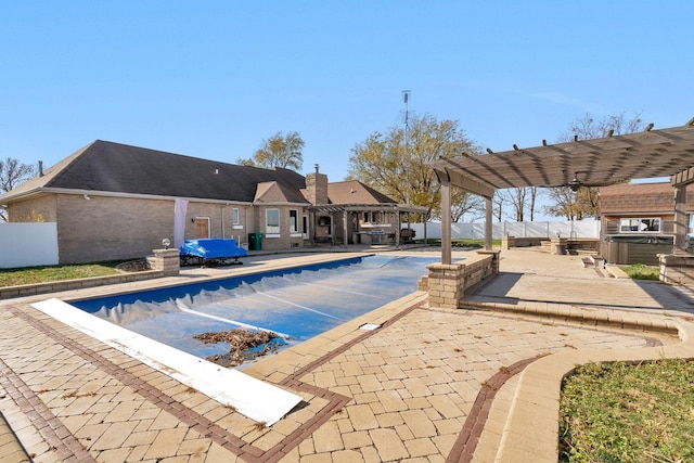 view of pool featuring a hot tub, a patio, and a pergola