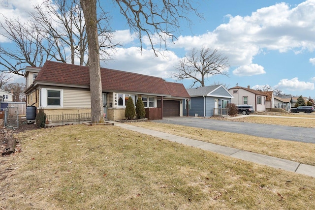 view of front of house featuring a garage and a front yard