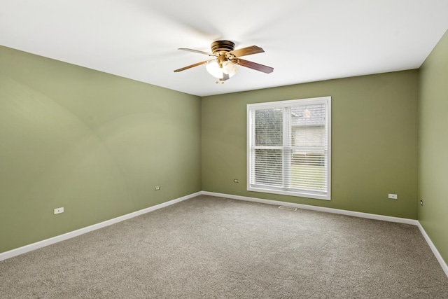 unfurnished room featuring ceiling fan and carpet flooring