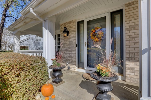 entrance to property featuring a porch