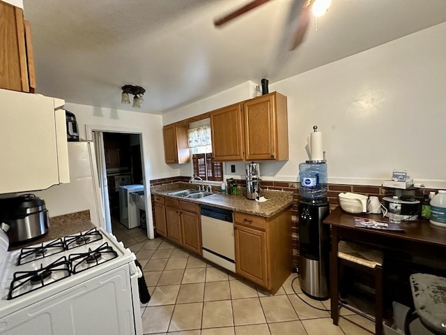 kitchen with sink, white appliances, ceiling fan, and light tile patterned flooring