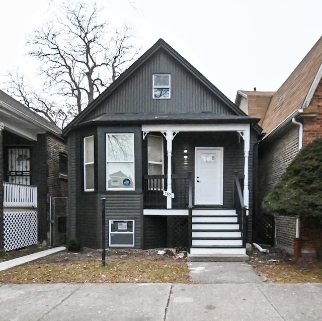 view of front of property with covered porch