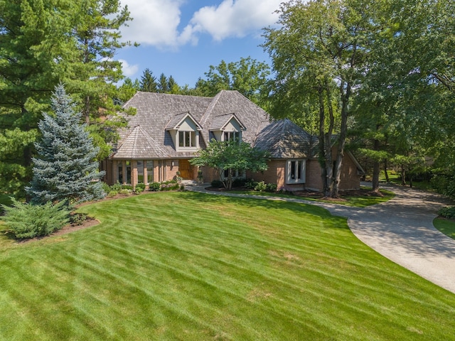 view of front of house with a front lawn