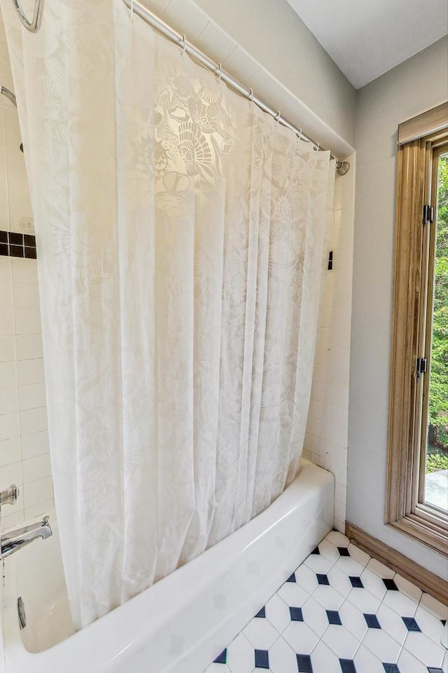 bathroom with shower / tub combo with curtain