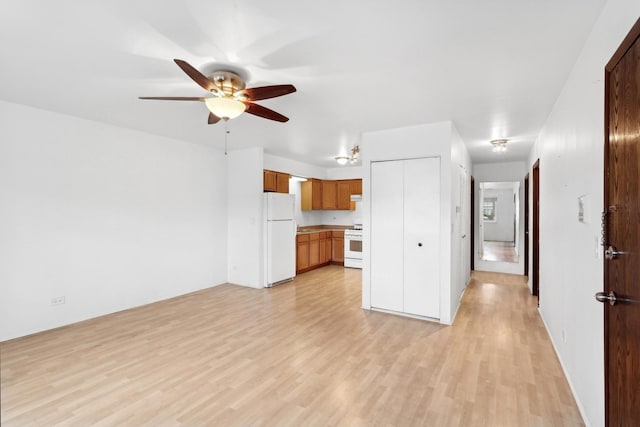 kitchen featuring ceiling fan, light wood-type flooring, and white appliances