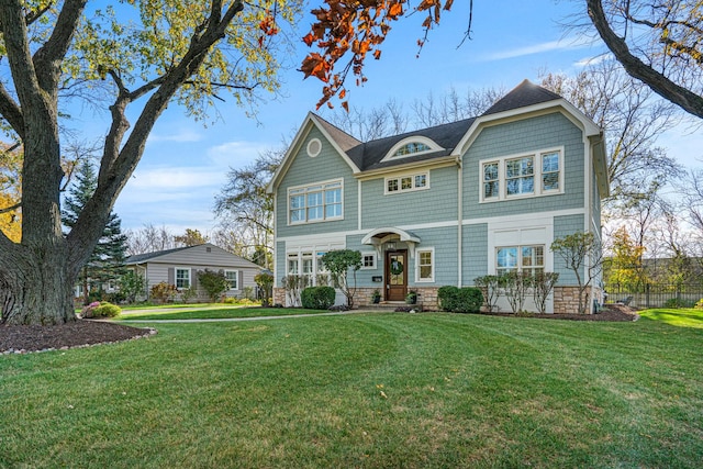 view of front of house featuring a front lawn