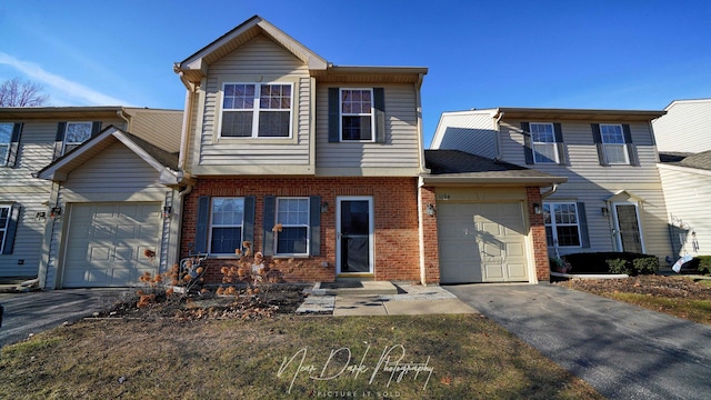 view of front facade featuring a garage