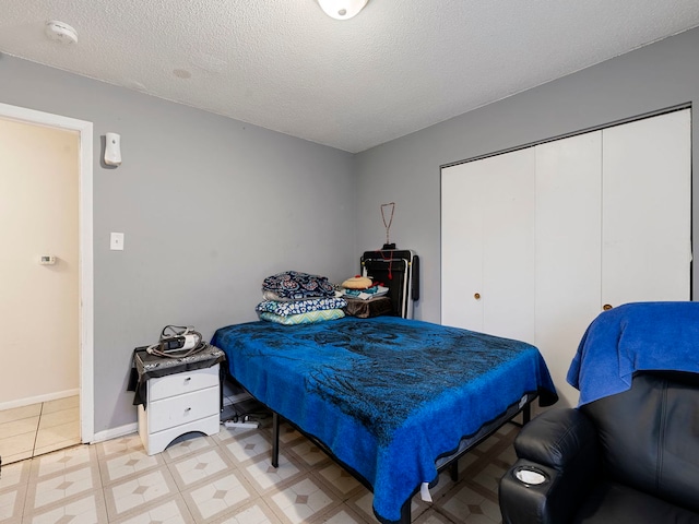 bedroom featuring a closet and a textured ceiling