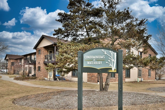 community / neighborhood sign with a lawn