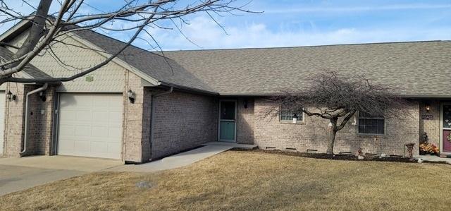 view of front of property featuring a garage and a front lawn