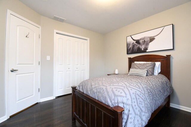 bedroom featuring dark hardwood / wood-style floors and a closet