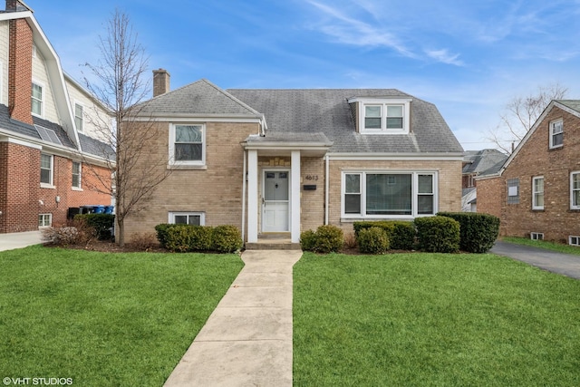 view of front of home featuring a front yard