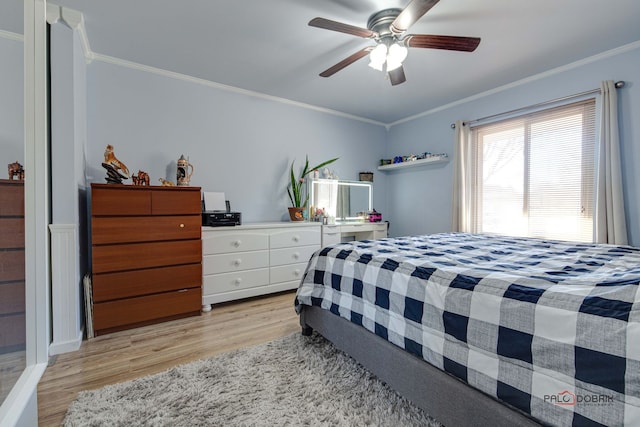 bedroom featuring ornamental molding, light hardwood / wood-style floors, and ceiling fan