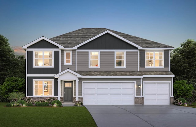 view of front facade featuring a yard and a garage