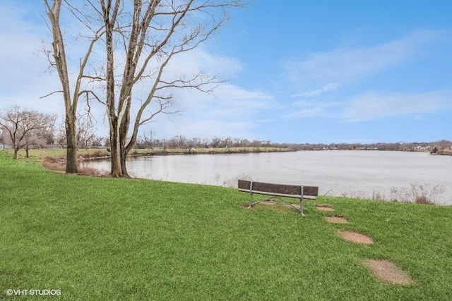 view of yard featuring a water view