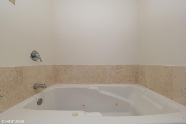 bathroom featuring a bathtub