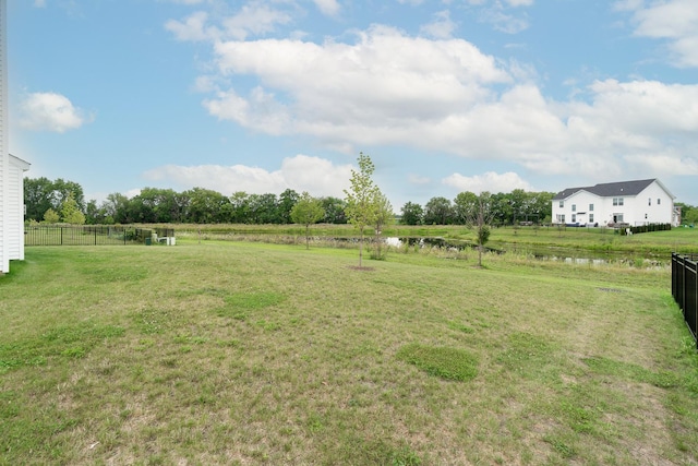 view of yard featuring a rural view