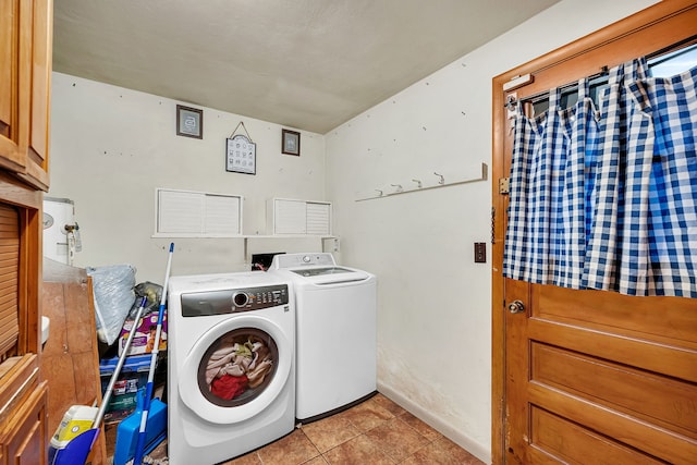 laundry area with cabinets, light tile patterned floors, and independent washer and dryer