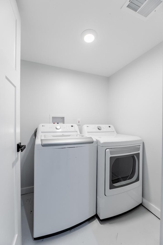 laundry room with washer and clothes dryer