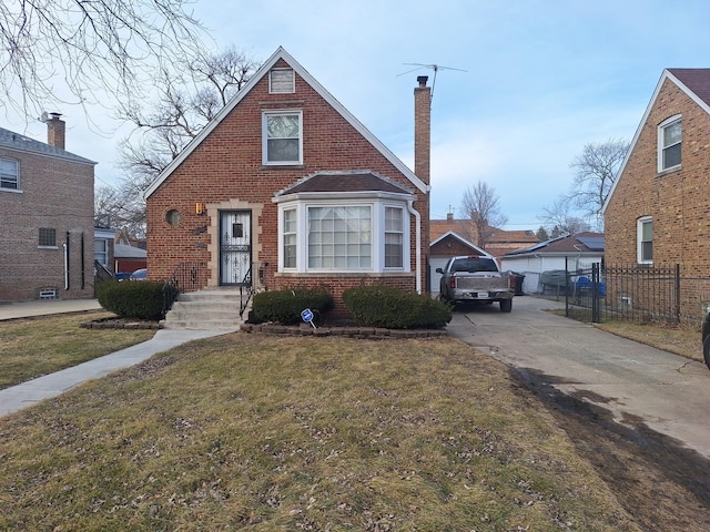 view of front of house featuring a garage and a front yard