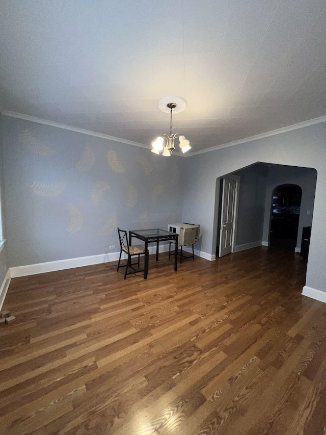 dining space featuring crown molding, dark hardwood / wood-style flooring, and a notable chandelier