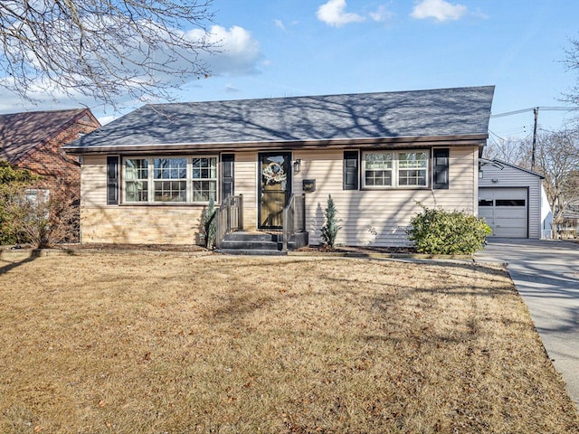 ranch-style house featuring a front lawn