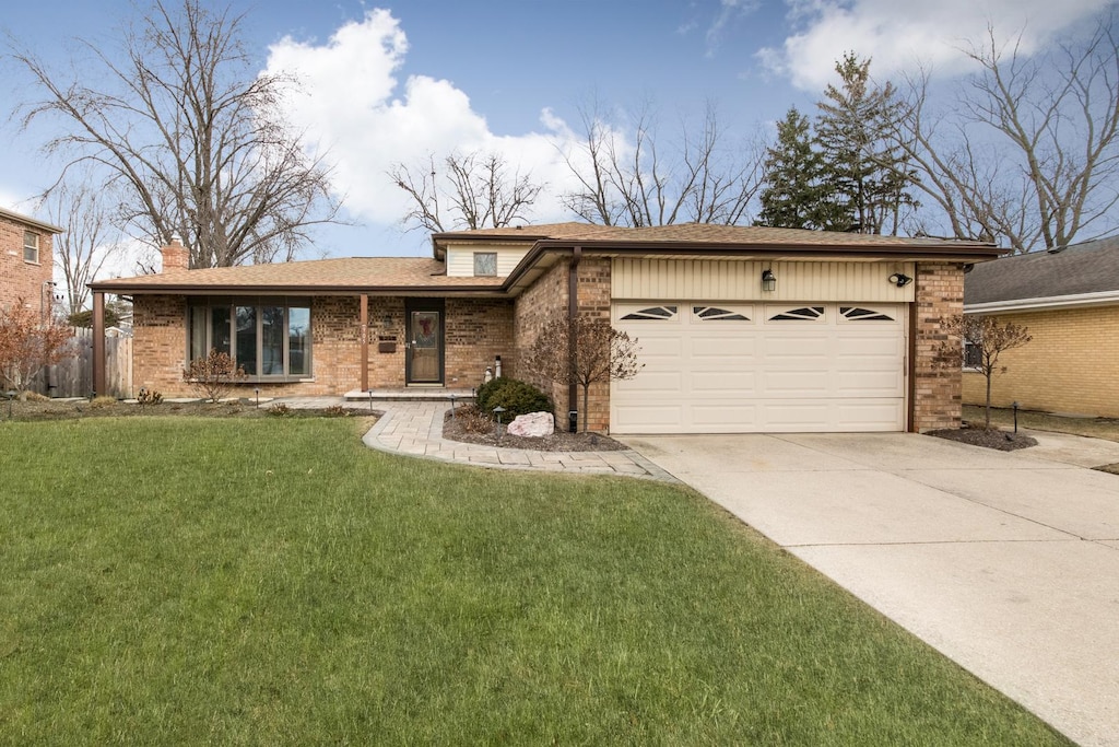 view of front of house featuring a garage and a front lawn