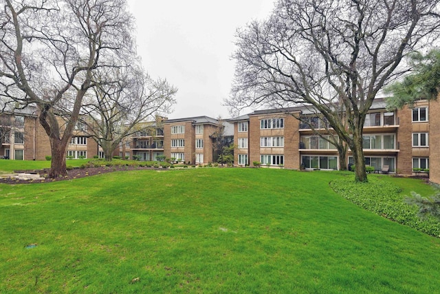 2 Oak Brook Club Dr Unit B209, Oak Brook, IL 60523 - view of community featuring a yard