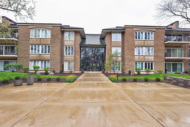 2 Oak Brook Club Dr Unit B209, Oak Brook, IL 60523 - view of building exterior