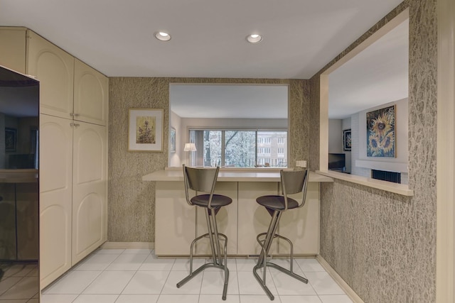 2 Oak Brook Club Dr Unit B209, Oak Brook, IL 60523 - kitchen featuring a kitchen breakfast bar, light countertops, baseboards, recessed lighting, and cream cabinetry