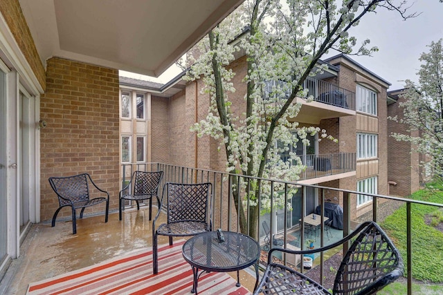 2 Oak Brook Club Dr Unit B209, Oak Brook, IL 60523 - balcony with area for grilling