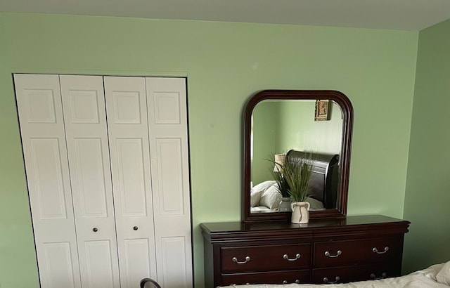 bedroom featuring a closet