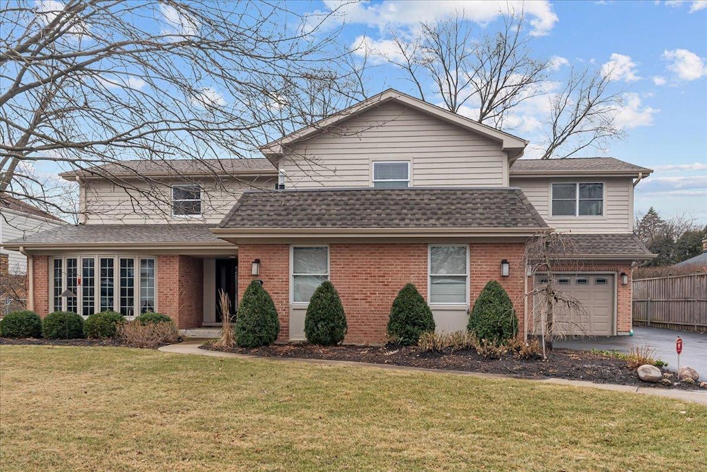 view of front of house featuring a garage and a front yard