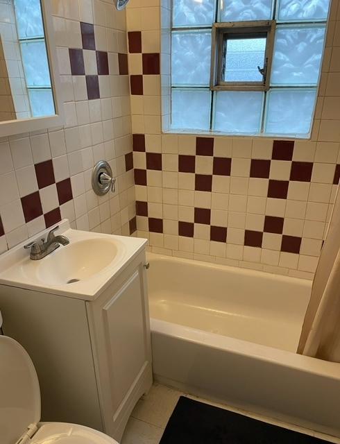 full bathroom with tile patterned flooring, sink, toilet, and shower / tub combo with curtain