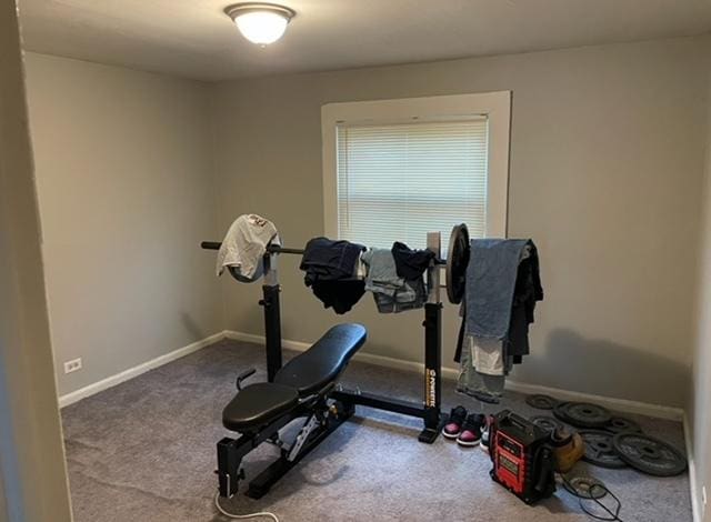 workout room with carpet flooring