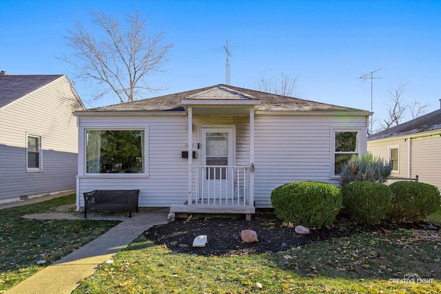 view of front of home with a front lawn