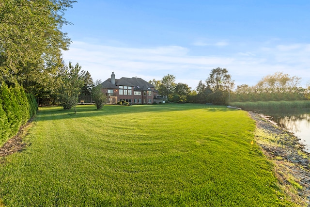 view of yard featuring a water view